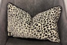 Luksuriøs pyntepute med leopardmønster – En dristig touch til interiøret thumbnail