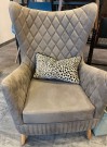 Luksuriøs pyntepute med leopardmønster – En dristig touch til interiøret thumbnail